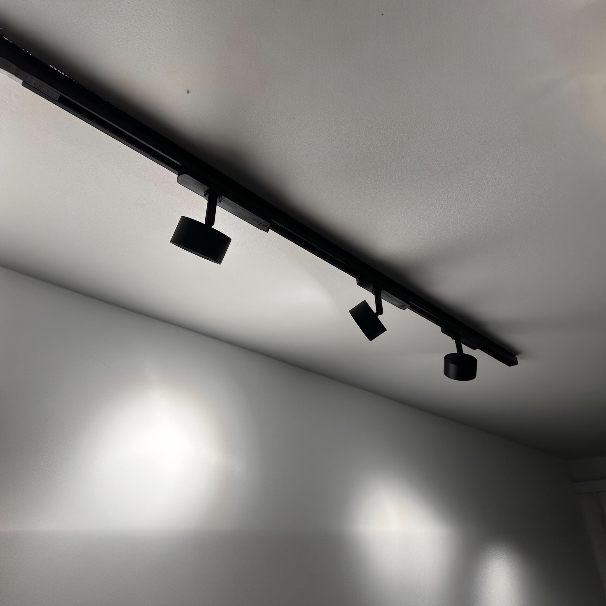 Track Lighting Set 3x 10W LED Spotlights with 1M Rail Black Extendable Ceiling 4 wire 3 phase